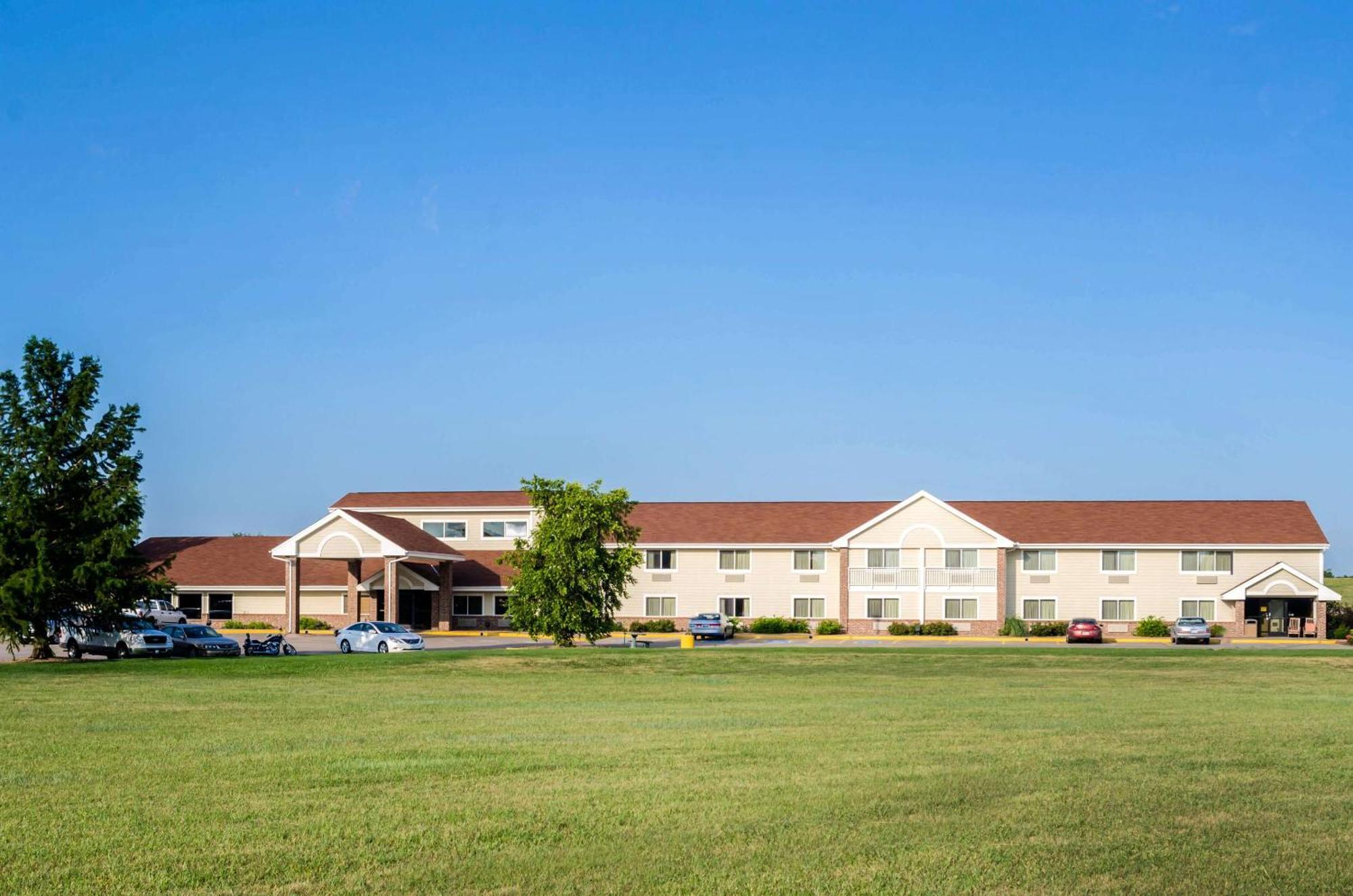 Rodeway Inn Hesston Dış mekan fotoğraf