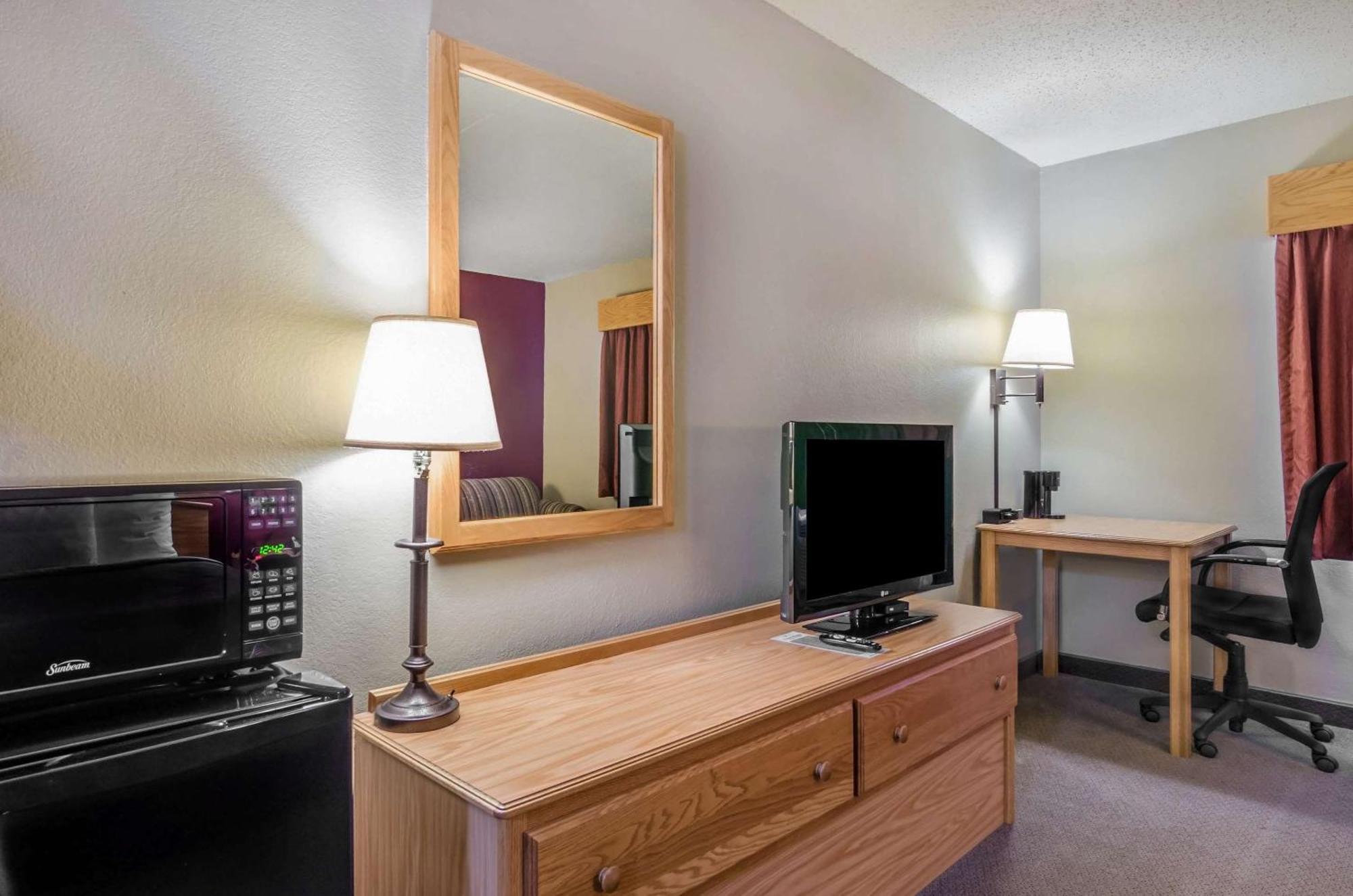 Rodeway Inn Hesston Dış mekan fotoğraf