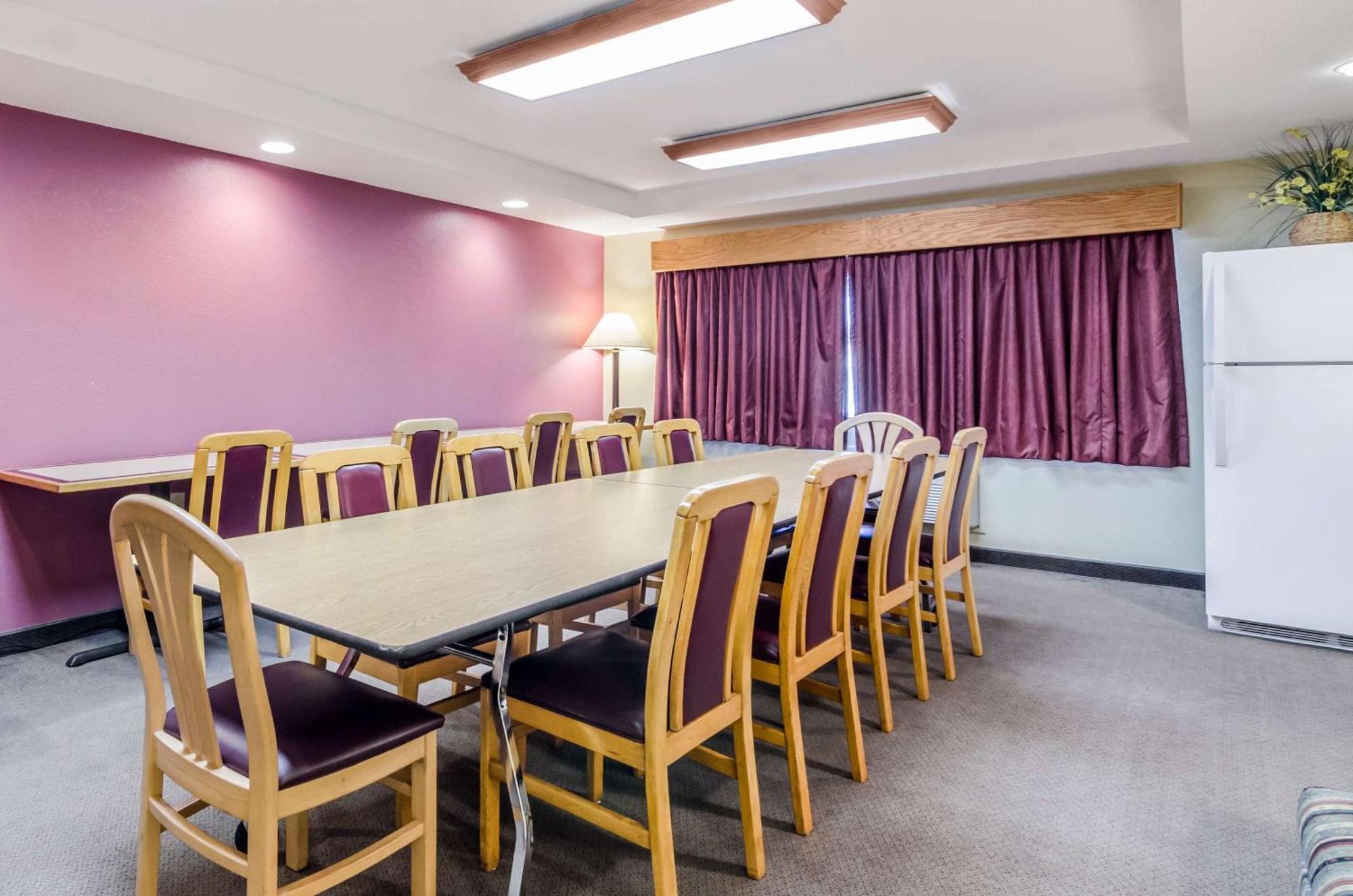 Rodeway Inn Hesston Dış mekan fotoğraf