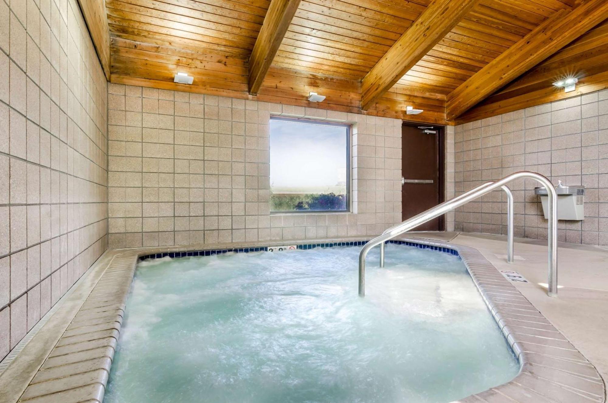Rodeway Inn Hesston Dış mekan fotoğraf