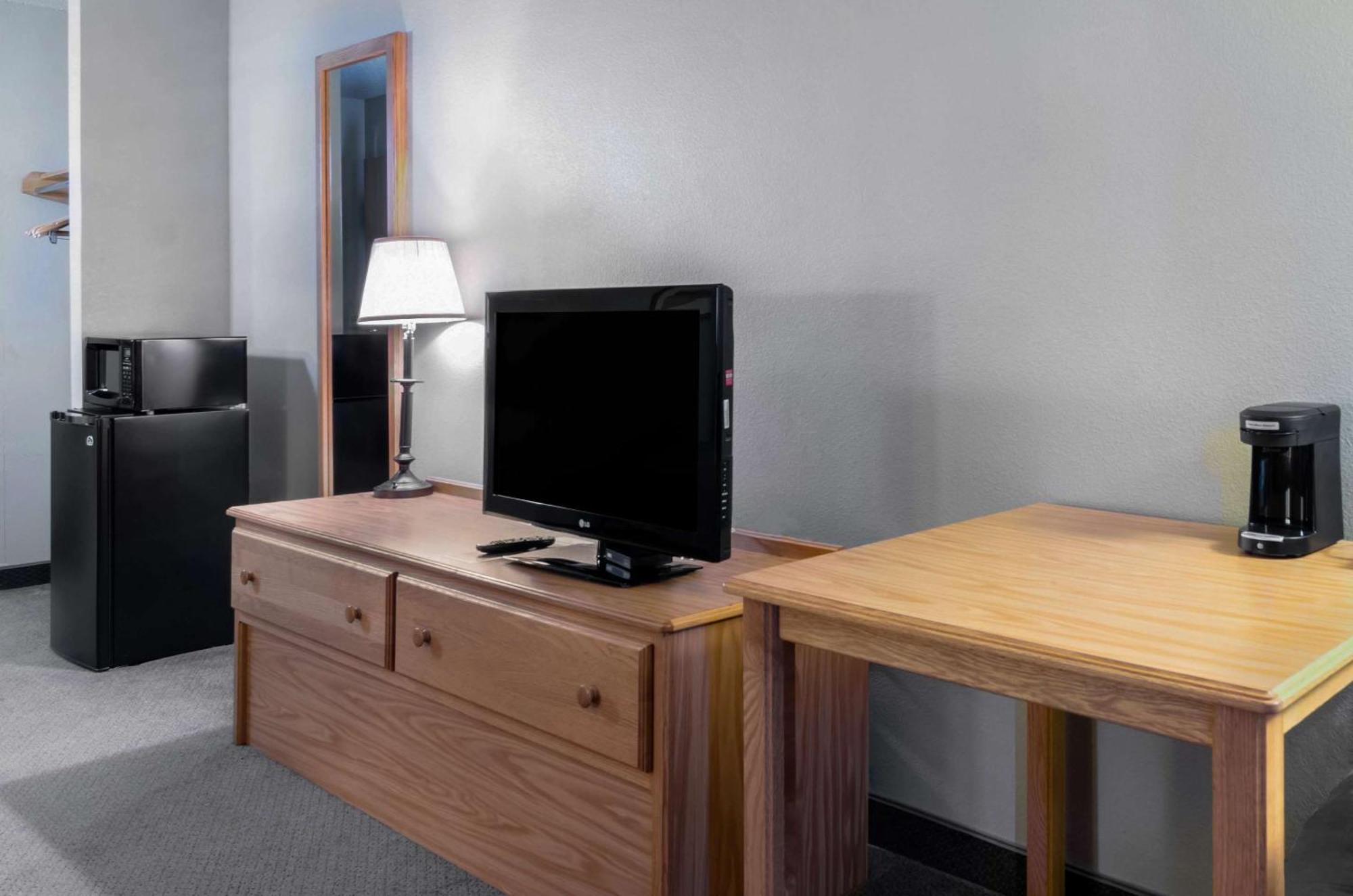 Rodeway Inn Hesston Dış mekan fotoğraf