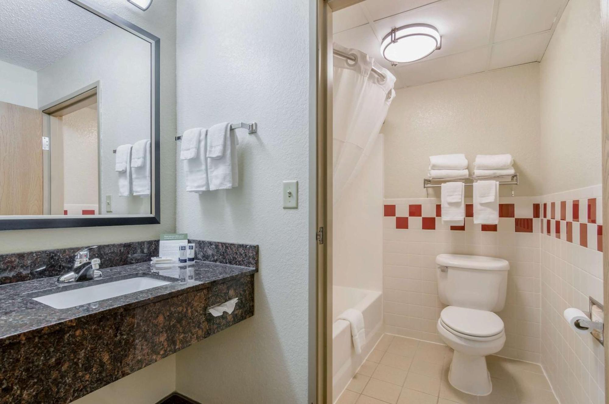 Rodeway Inn Hesston Dış mekan fotoğraf