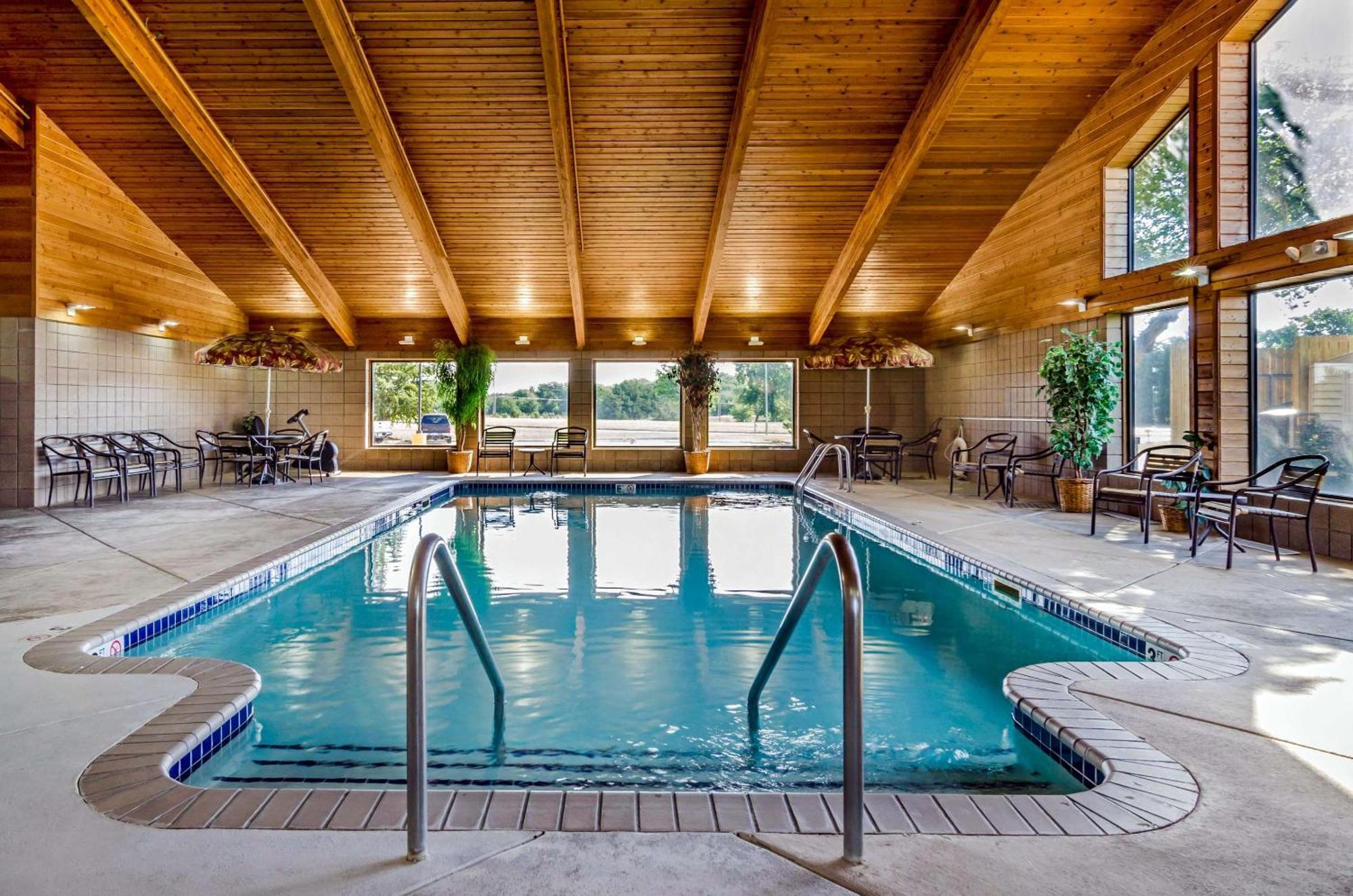 Rodeway Inn Hesston Dış mekan fotoğraf