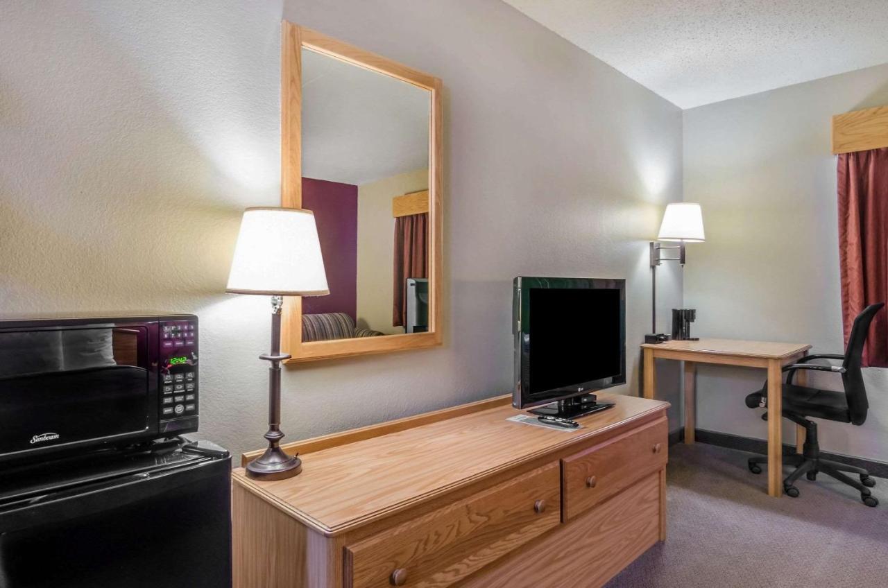 Rodeway Inn Hesston Dış mekan fotoğraf